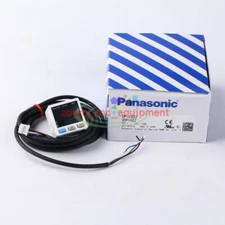 One New Panasonic Sunx DP-102Z Pressure Sensor
