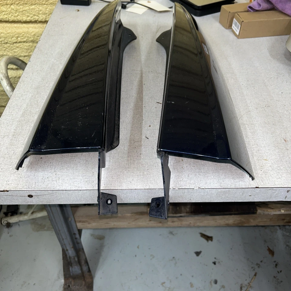 03-06 Juego de molduras de pilar trasero D Cadillac Escalade L&R/2 OEM azul turquesa *LEER* Foto 2 de 4