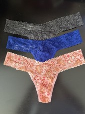 NEW HANKY PANKY SIGNATURE LOW RISE LACE THONGS 3 PAIRS OS