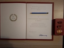 Vaterländischer Verdienstorden VVO Bronze DDR mit Urkunde und Etui