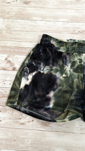 Freshman Girls Size S Green Black Flat Front Tie Dye Elastic Waist Sweat Shorts - Picture 4 of 9