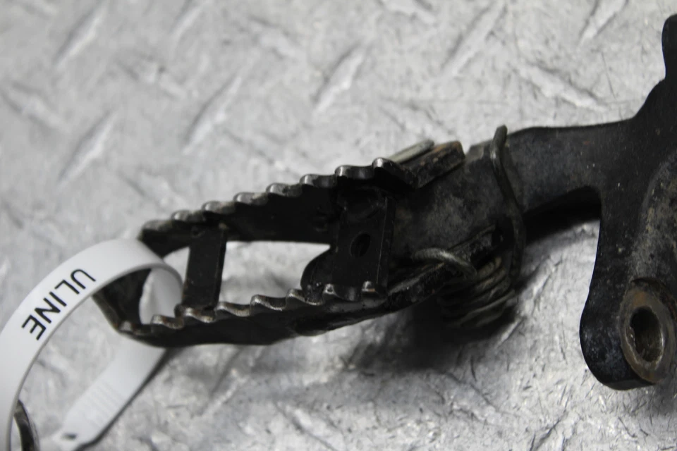 1999 HONDA XR200R LEFT RIGHT FOOT RESTS PEGS  - Image 4 of 4