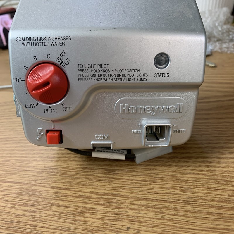 Honeywell Water Heater Gas Valve  WV8840A1051 Untested See Pics