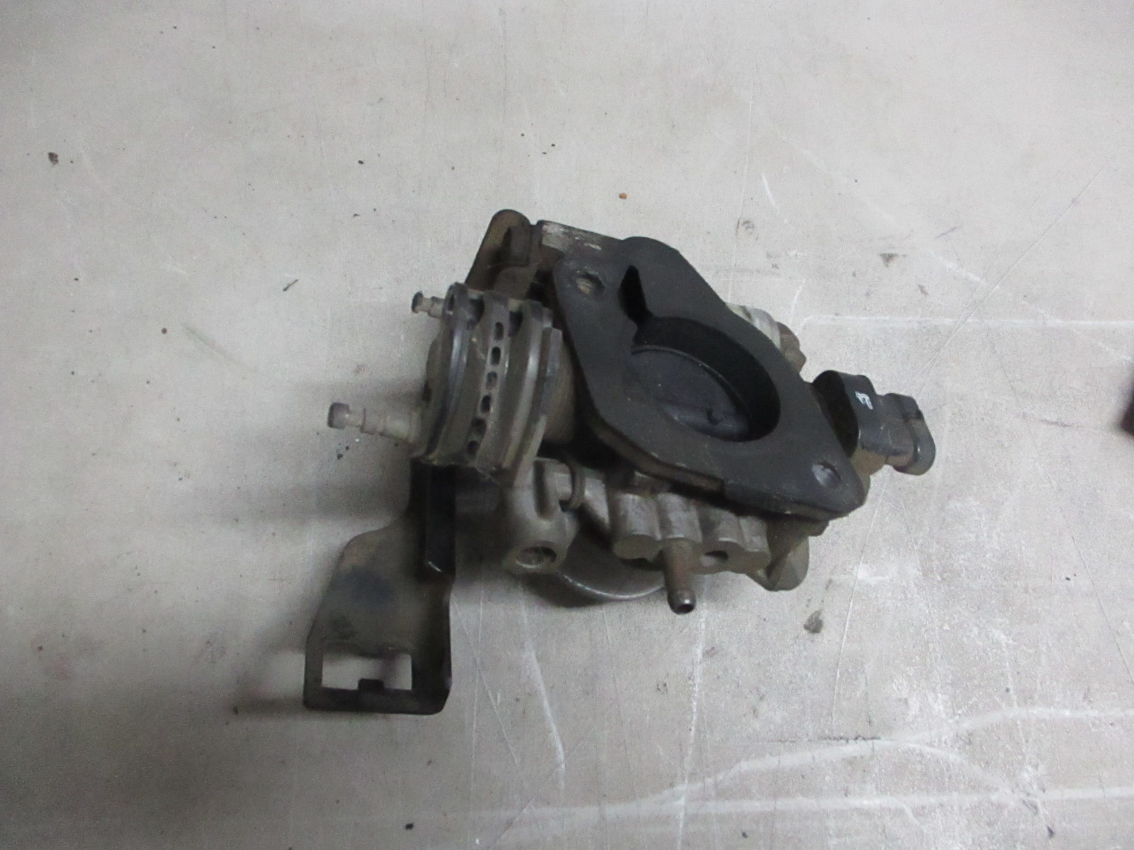 Throttle BODY V6 3.0  Chrysler Maserati TC  90 91 