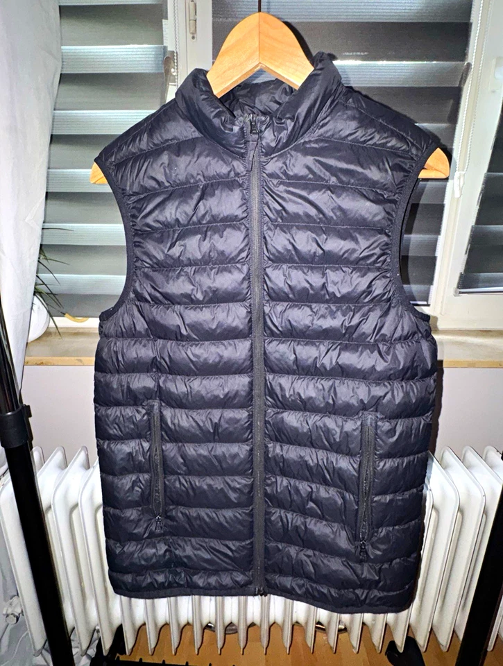 DECATHLON Herren Steppweste Schwarz Stehkragen Reißverschluss Taschen Gr. S - Bild 1 von 3