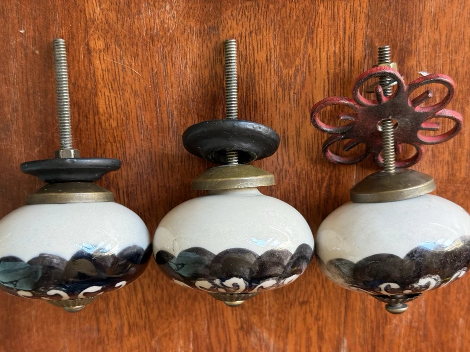 Juego de 3 perillas de puerta de porcelana/cerámica negra y crema tiradores de cajón de 2 1/4" de diámetro Foto 3 de 4