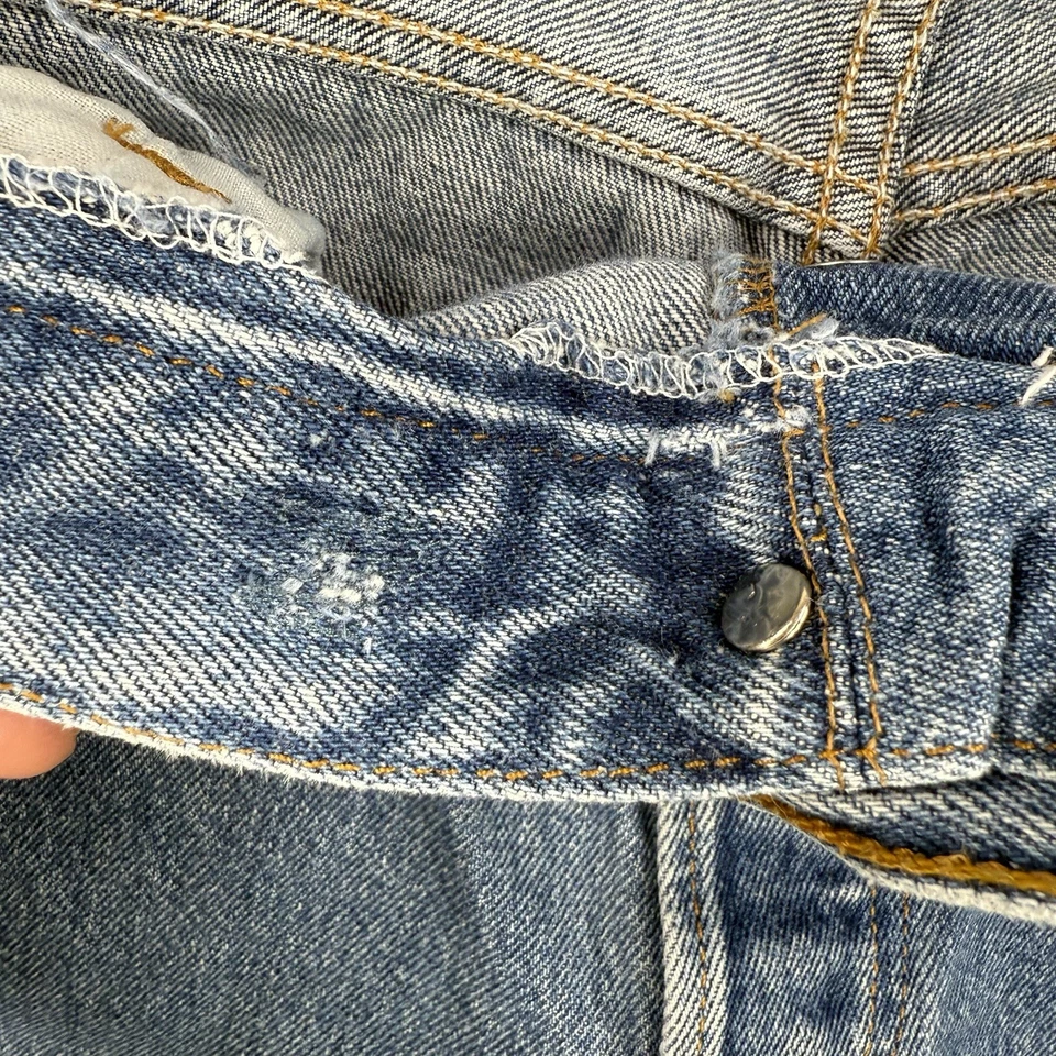 Vintage Levis Jeans Mens Fits 33x29 Blue 90s Button Fly 501 Straight Made In USA - Image 4 of 4
