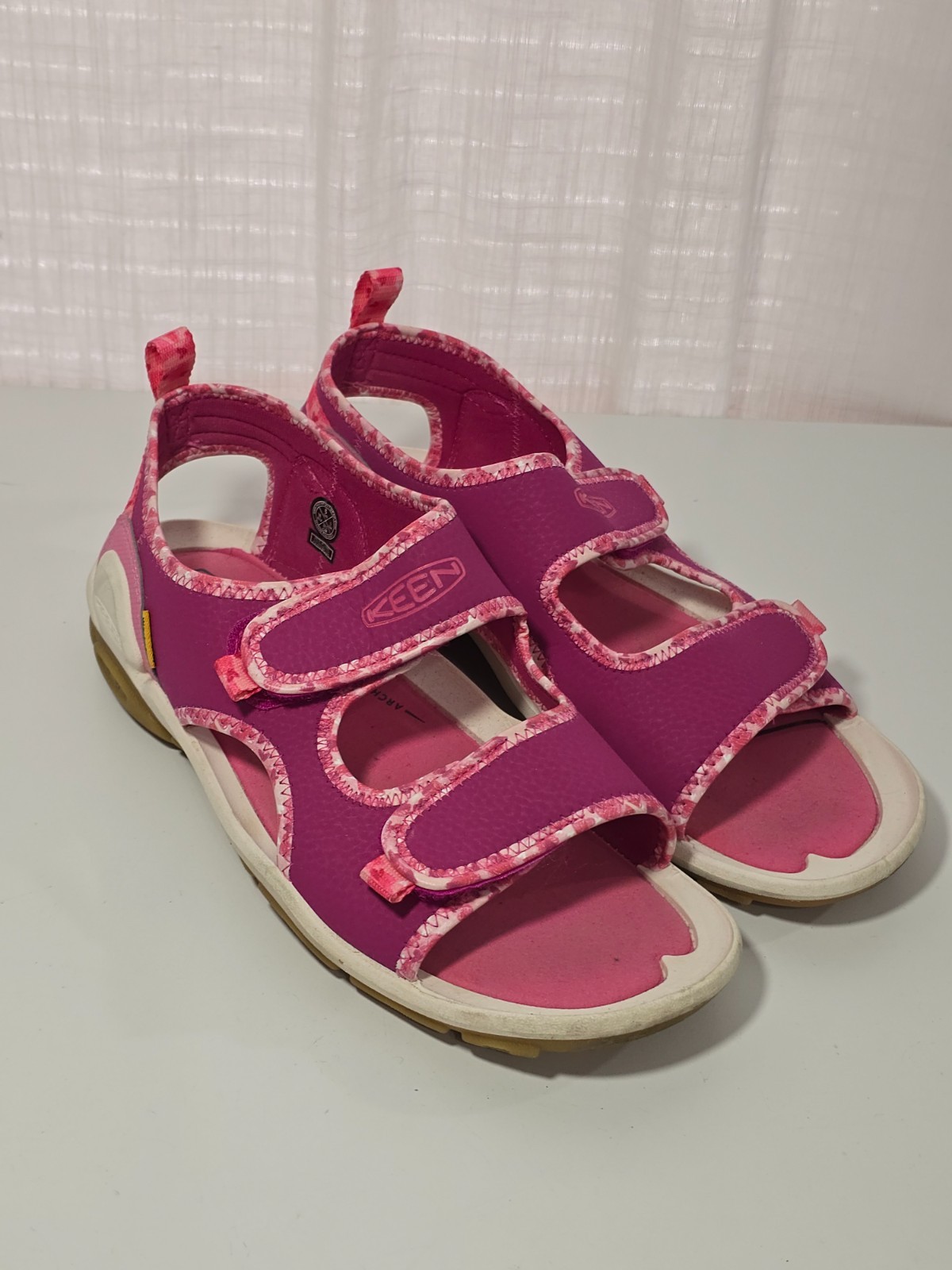 Keen Knotch Creek Sandals Open Toe Pink/White Water Sports Hiking Shoe Youth 6