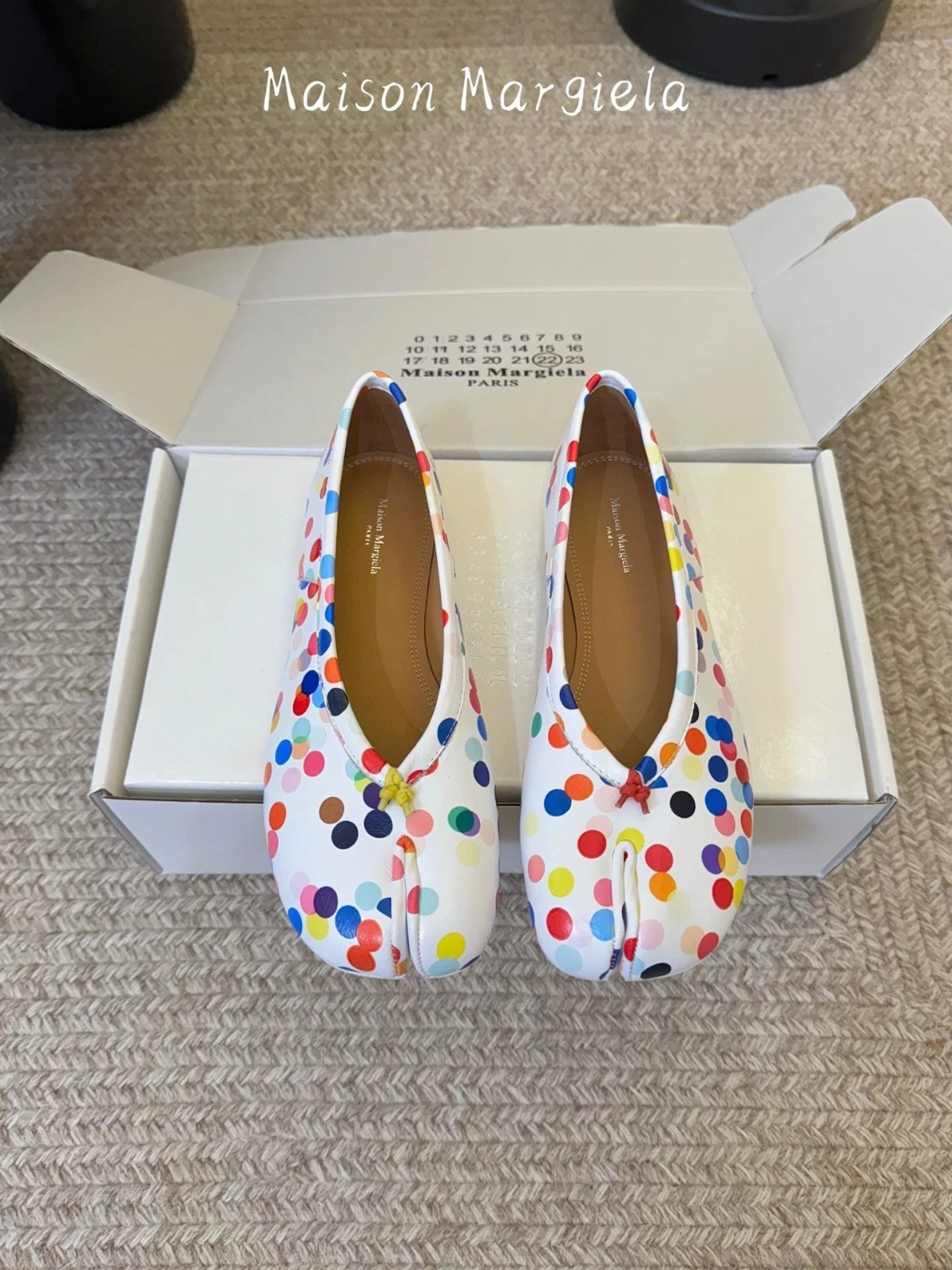 Women's Margiela New tabi open toed irregular flat shoes in color