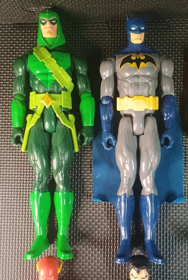 2015 Mattel DC Super Heroes 12" Figure Lot Batman, Flash, Superman, Green Arrow - Image 2 of 4