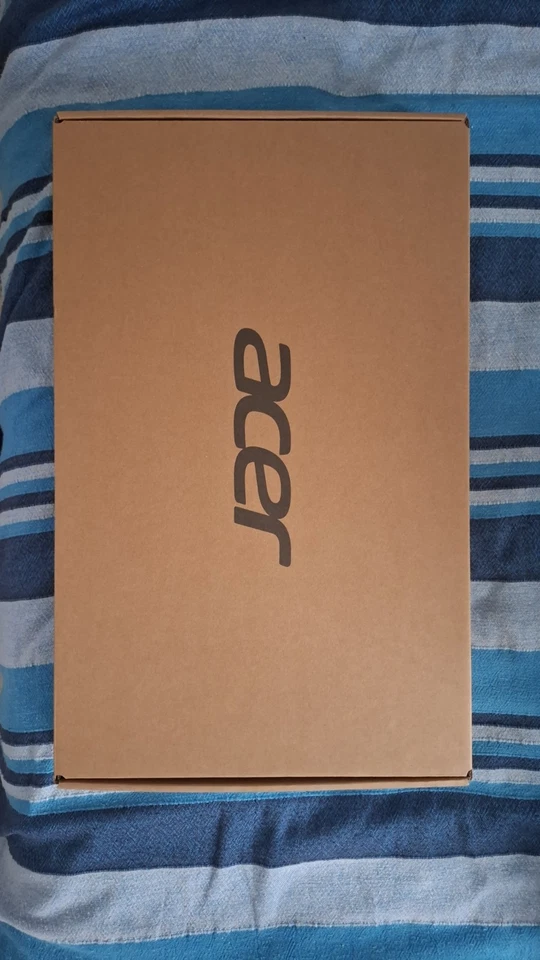 Acer Aspire 3, 15,6" (256GB, AMD Athlon, 8GB) - Immagine 2 di 4