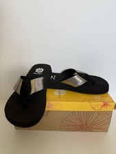 YELLOW BOX Savana Pewter Silver Flip Flop Sandals Size 8.5 New