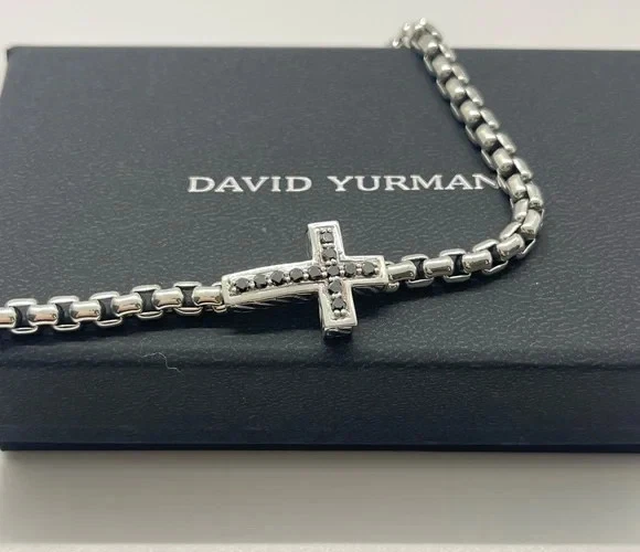 Pulsera Cruz David Yurman en Plata de Ley con Pavé de Diamantes Negros, 5mm 8.5 Foto 2 de 4