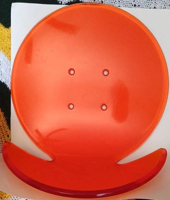 Asiento de silla de acrílico rojo-naranja translúcido forma escultórica inspirado en mediados de siglo Foto 2 de 3