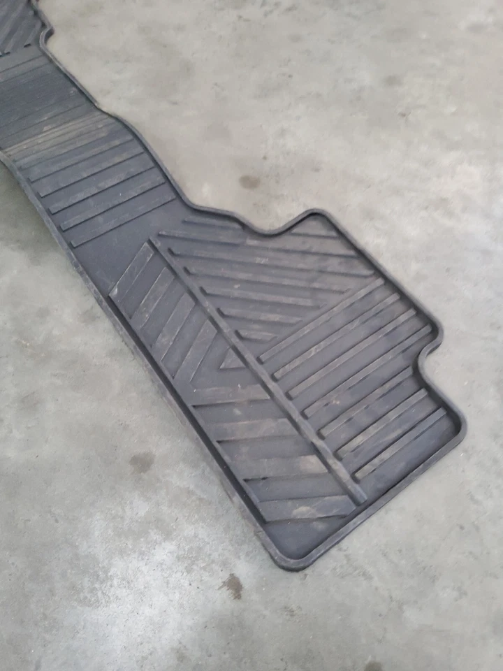 GMC Sierra 3500HD 2017 17 15-19 trasero alfombrilla de goma negra 22858825 Foto 4 de 4