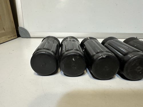 8 schwarze Gummigriff Griffe 3,5” x 1,5” Lochöffnung 5/8” Tischfußball Gaming - Bild 8 von 12