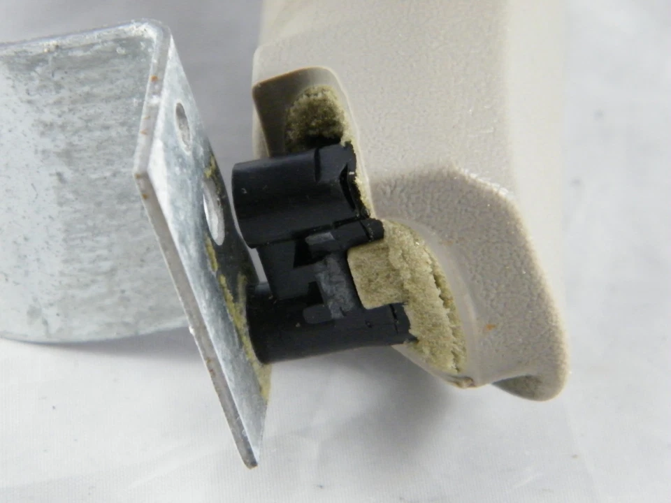 Lincoln LS V8 2004 fabricante original ~ manija interior de la puerta delantera del lado del conductor / beige tirador Foto 3 de 4