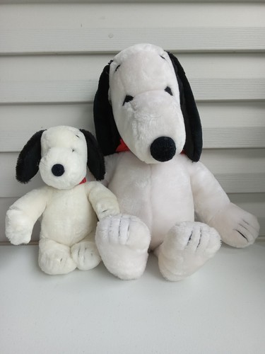 Vintage Pair Of 19" & 12" Stuffed Snoopy Plush 1968 United Feature Syndicate Inc
