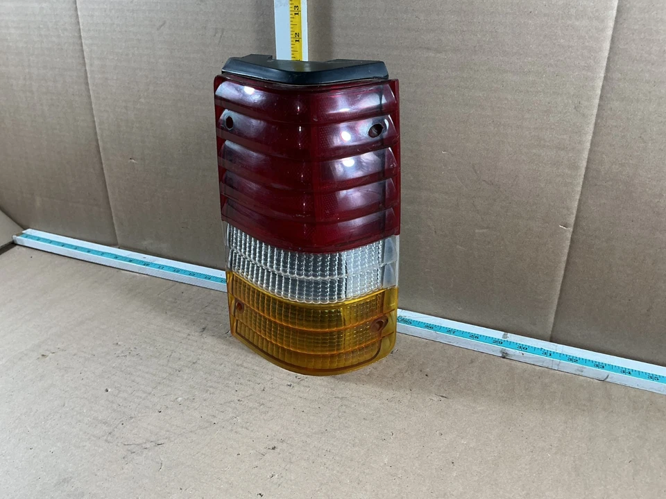 Luz trasera derecha pasajero Ford Aerostar 1986-1995 E59B-13440-AB fabricante original Foto 2 de 4