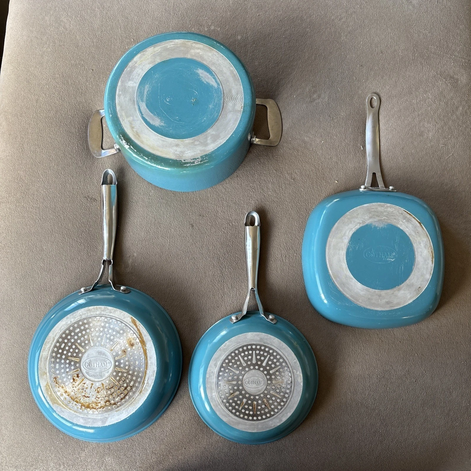 Lot Of 4 Gotham Steel Aqua Blue Pot And Pans. 10 & 8” Round And 10” Square Pan
Opens in a new window