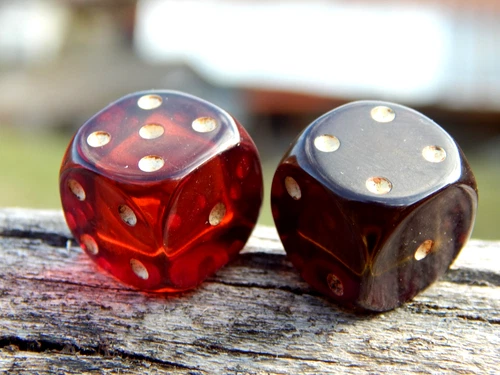 Vintage Two Small Dice Bakelite Faturan Catalin 1.5 cm
