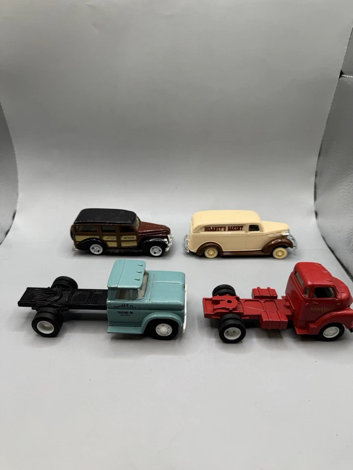 Lote de 4 || Ertl Die Cast Car Delivery & Commertical Vehicle Foto 3 de 4
