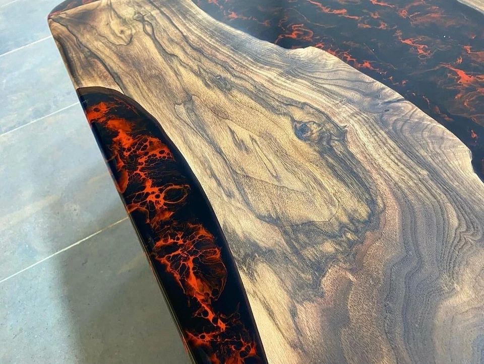 Mesa de río epoxi negro y rojo llama lava de nogal oscuro - comedor, café y pestaña final Foto 2 de 4