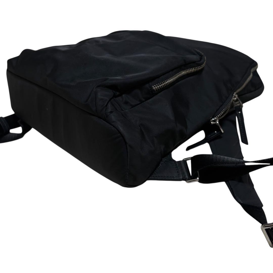 Good condition Tumi backpack, two compartments, f… - image 6