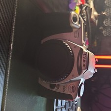 Canon EOS Rebel 2000 SLR 35mm Camera Auto/Manual Focus Built-in Flash