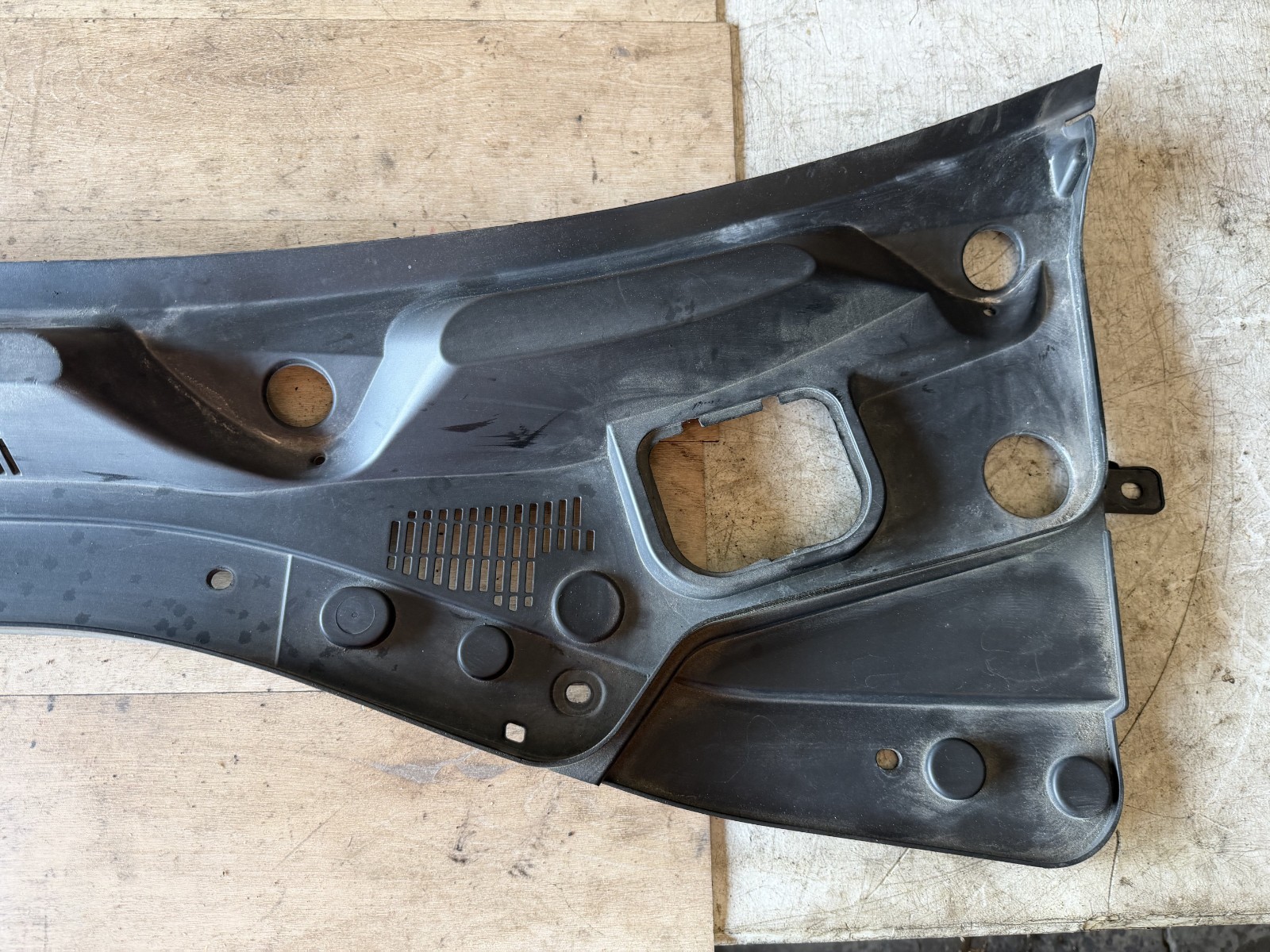 MASERATI GHIBLI OEM 17-21 FRONT WINDSHIELD COWL TRIM COVER PANEL