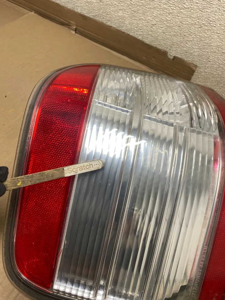 Luz trasera lateral izquierda Ford Taurus X 2008-2009 OEM U1229 DW Foto 4 de 4