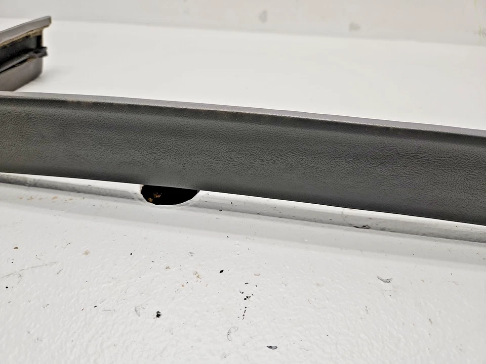 1988-1994 Chevy GMC C/K 1500 Suburban Dash Trim Pad OEM 3860 — 第 4/4 张图片