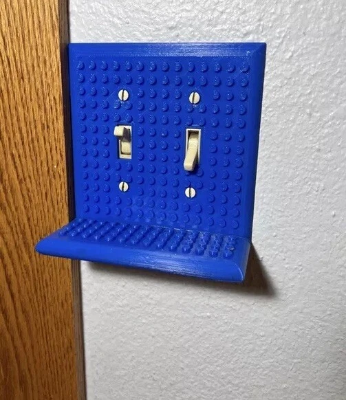 Placa de interruptor de luz Lego com mini prateleira. Interruptor de duas gangues. Feito nos EUA! - Imagem 2 de 3