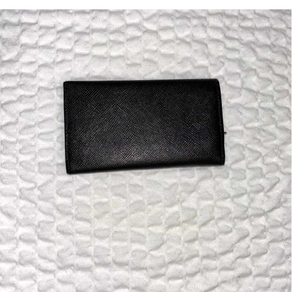 Llavero Burberry de cuero negro Foto 2 de 3