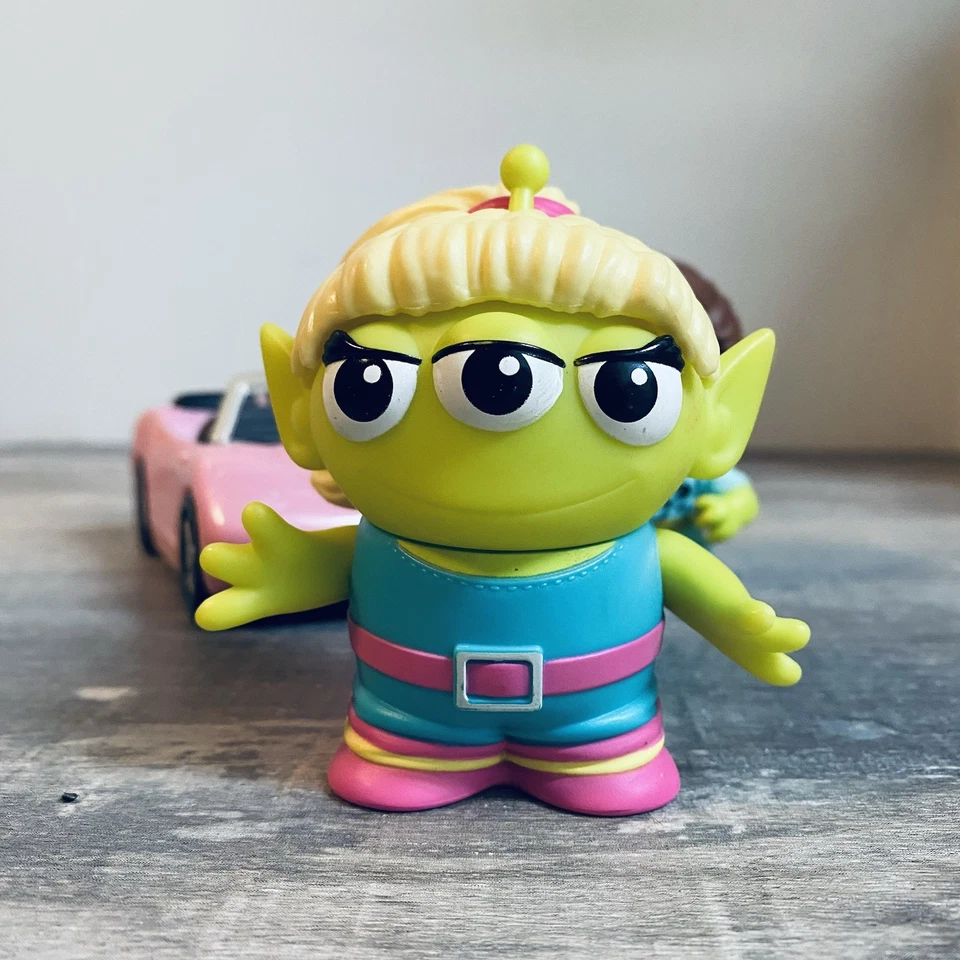 Pixar Alien Remix Barbie и Toy Story Alien Mashup с 2 Фигурками и Кабриолетом * - Изображение 4 из 4