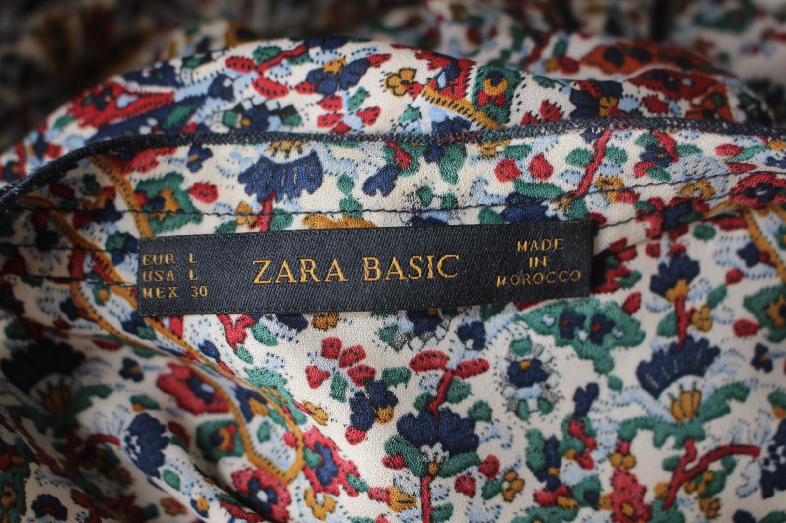 Zara Basic Floral Blouse V Neck Button Detail Wom… - image 5
