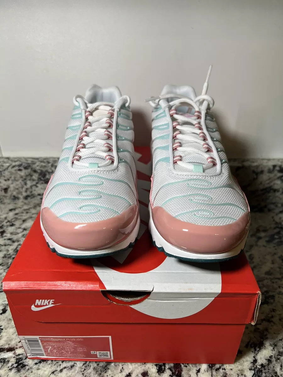 Nike air max plus se on sale red stardust