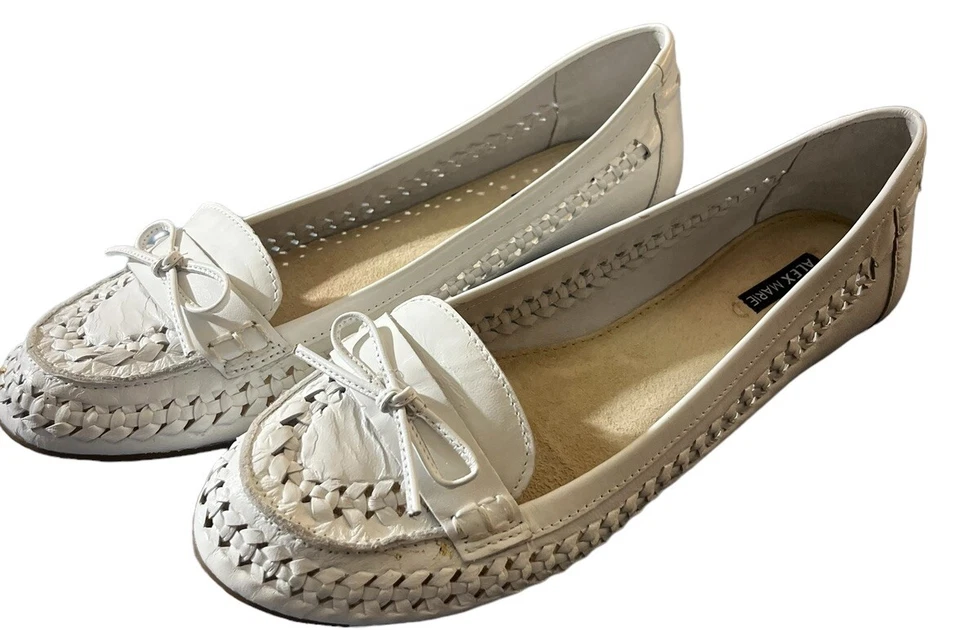 Sandalias sin cordones Alex Marie para mujer talla 8,5 M blancas con pajarita plana mocasín de cuero Foto 4 de 4
