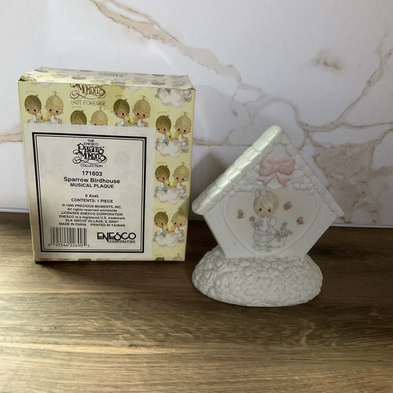 1995 Precious Moments Sparrow Birdhouse Musical Plaque w/Box #171603