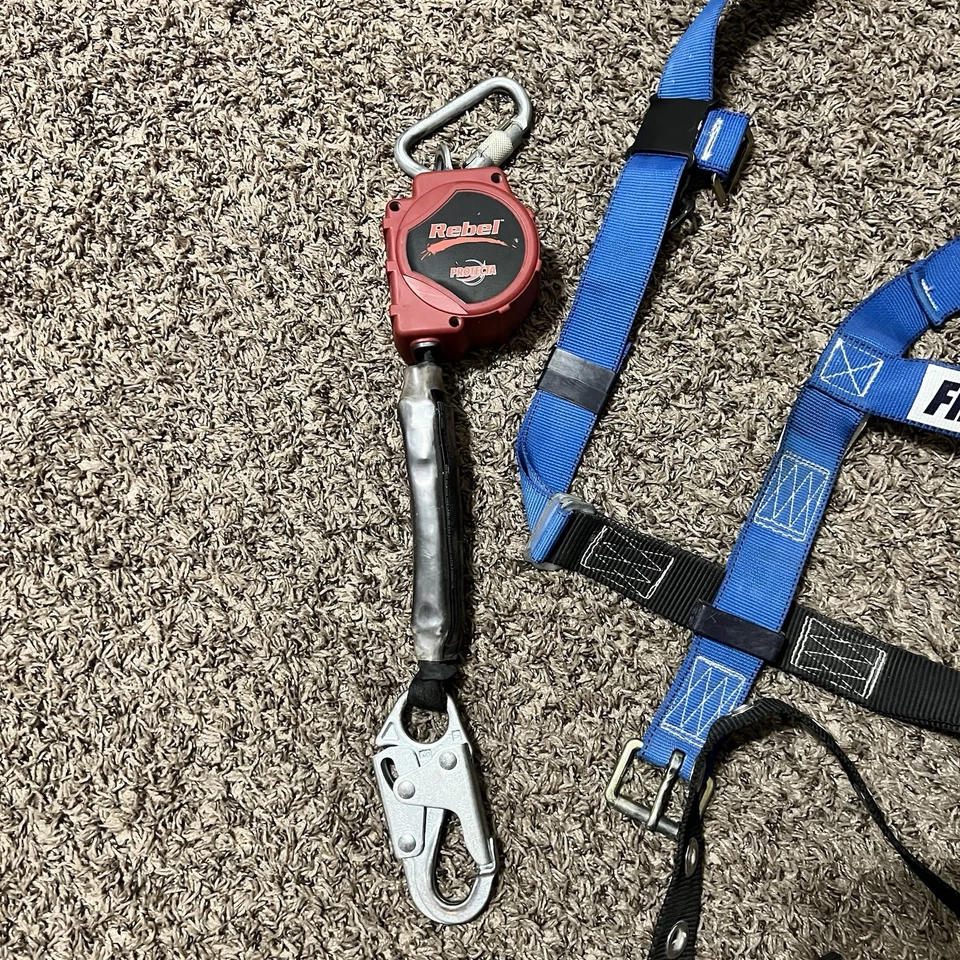 Rebel 11 ft Protecta 3100425 Single Retractable Lanyard & Harness Foto 2 de 4