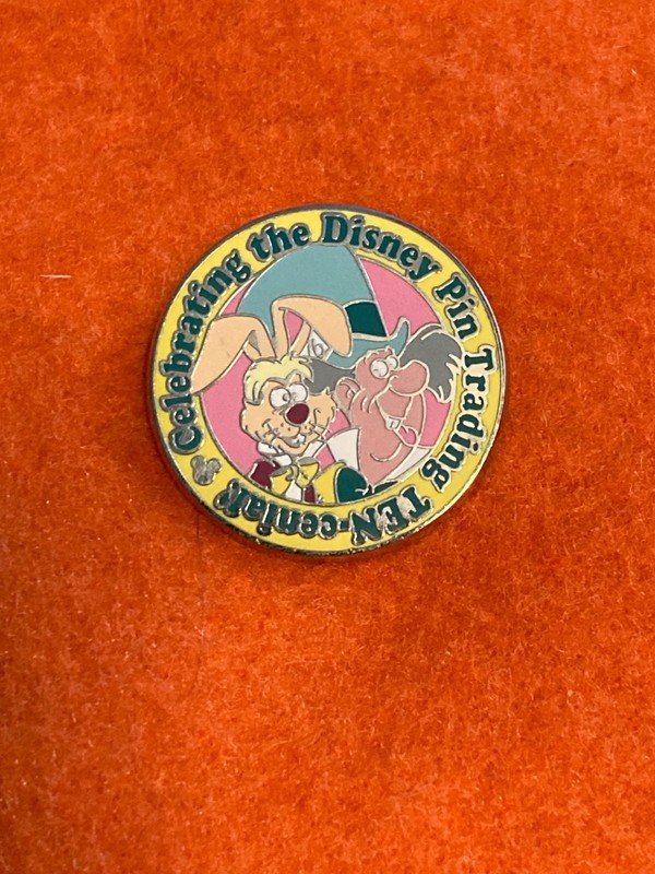 75122 Mad Hatter and March Hare Alice in Wonderland TEN Hidden Mickey 2010 (D)