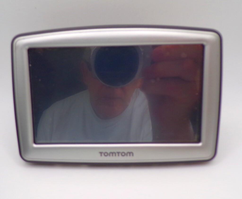TomTom One XL N14644 GPS w/Car adapter case, Working
