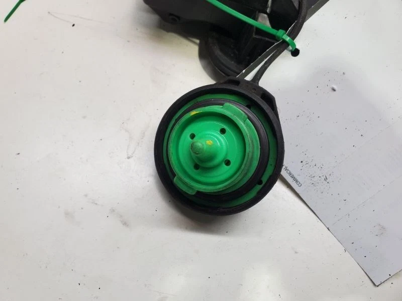 Audi A4 2010-2018, tapa combustible, 2,0 L, número de pieza: 8K0-201-550-N Foto 2 de 4