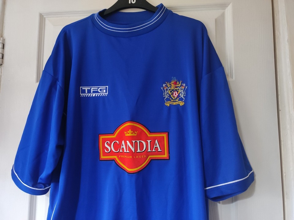 STOCKPORT COUNTY HOME SHIRT. 20022003. SIZE XL 46/48. TFG. WILLIAMS 23