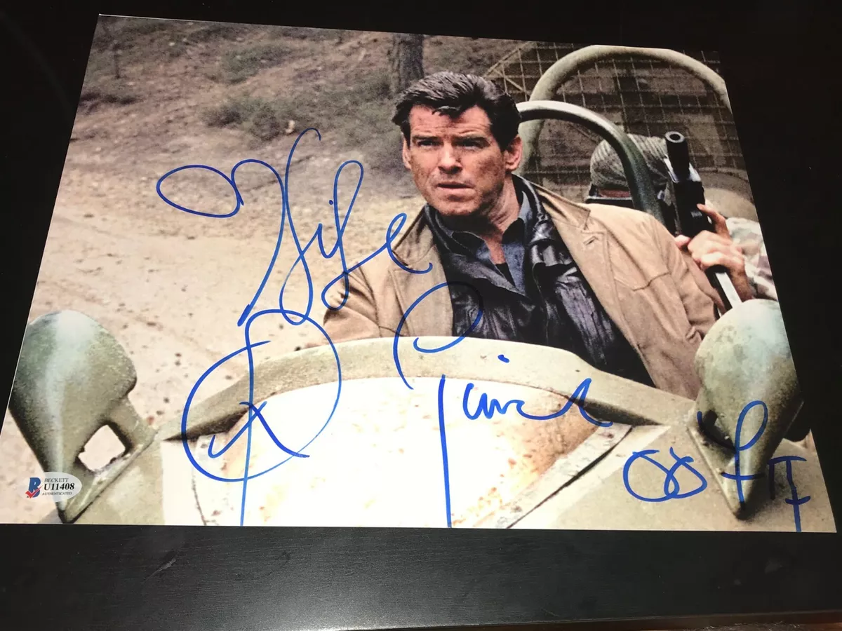 PIERCE BROSNAN SIGNED AUTOGRAPH 11x14 PHOTO - JAMES BOND 007, GOLDENEYE, BECKETT