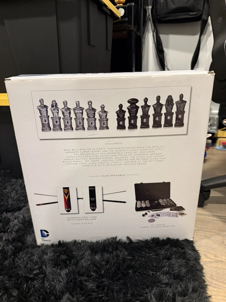 DC Collectibles DC Comics New 52 Justice League Chess Set NEW In Box LTD ED - Image 3 of 3