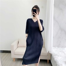 2024SS Folded V-neck Dress with Folded Sleeves Medium Length Pleated Skirt