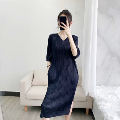 2024SS Folded V-neck Dress with Folded Sleeves Medium Length Pleated Skirt