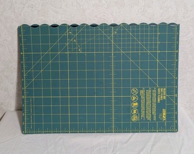 Olfa Folding Cutting Mat 17'' x 24'' Green