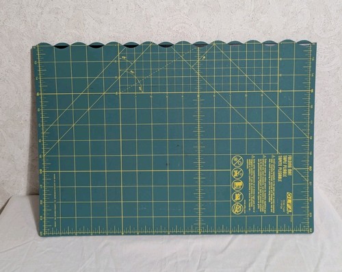 Olfa Folding Cutting Mat 17" x 24" Green